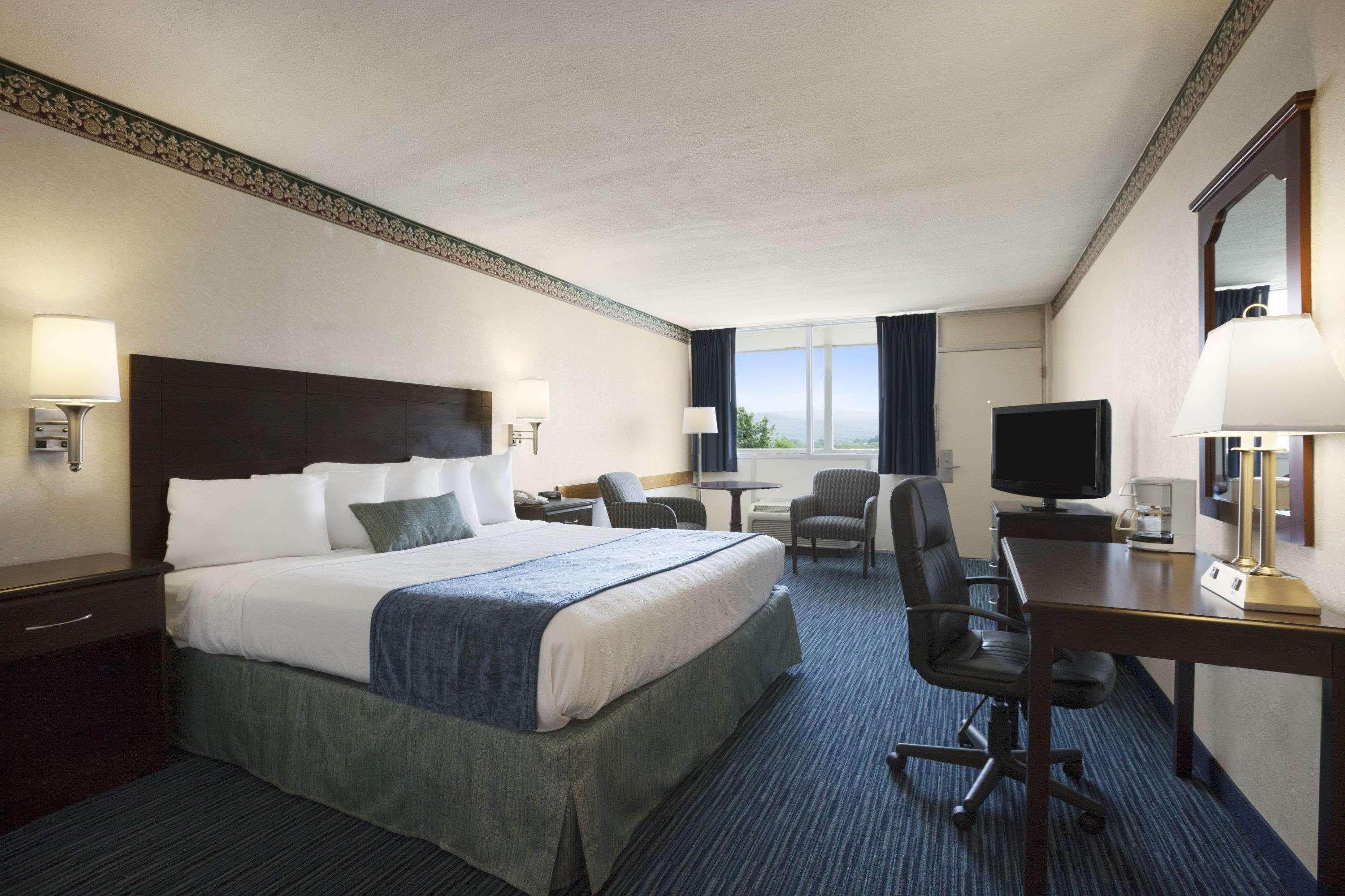 Days Inn By Wyndham Waynesboro Bagian luar foto