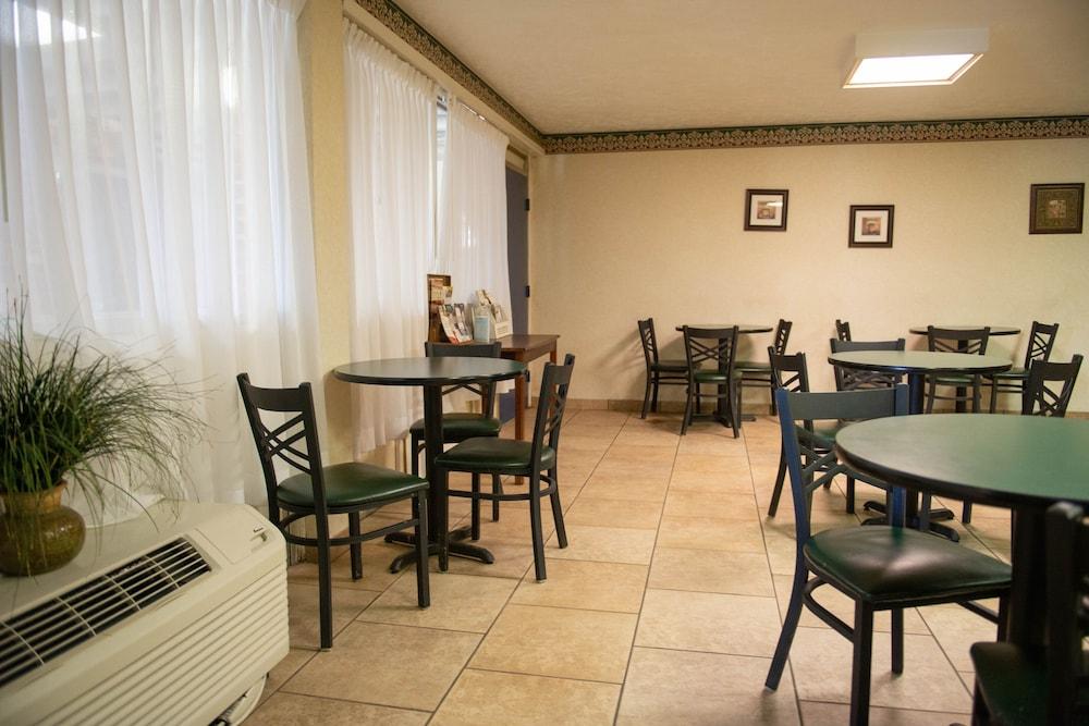 Days Inn By Wyndham Waynesboro Bagian luar foto