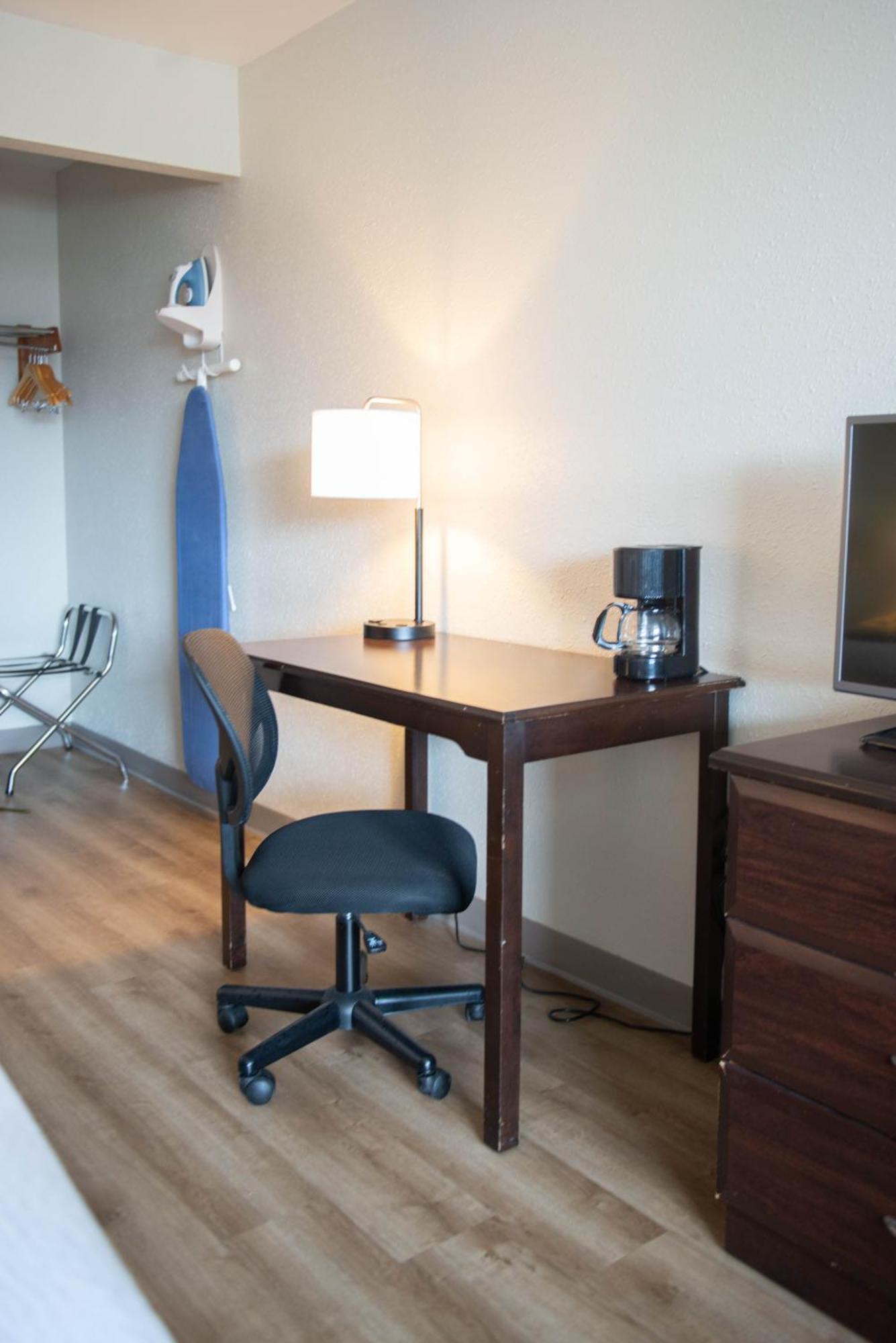 Days Inn By Wyndham Waynesboro Bagian luar foto