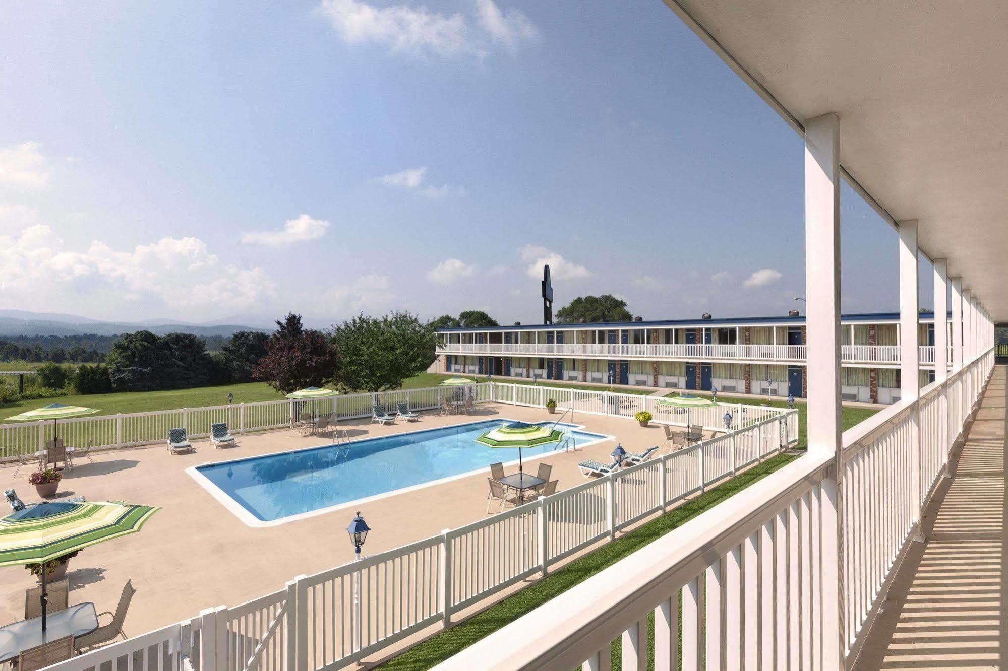 Days Inn By Wyndham Waynesboro Bagian luar foto
