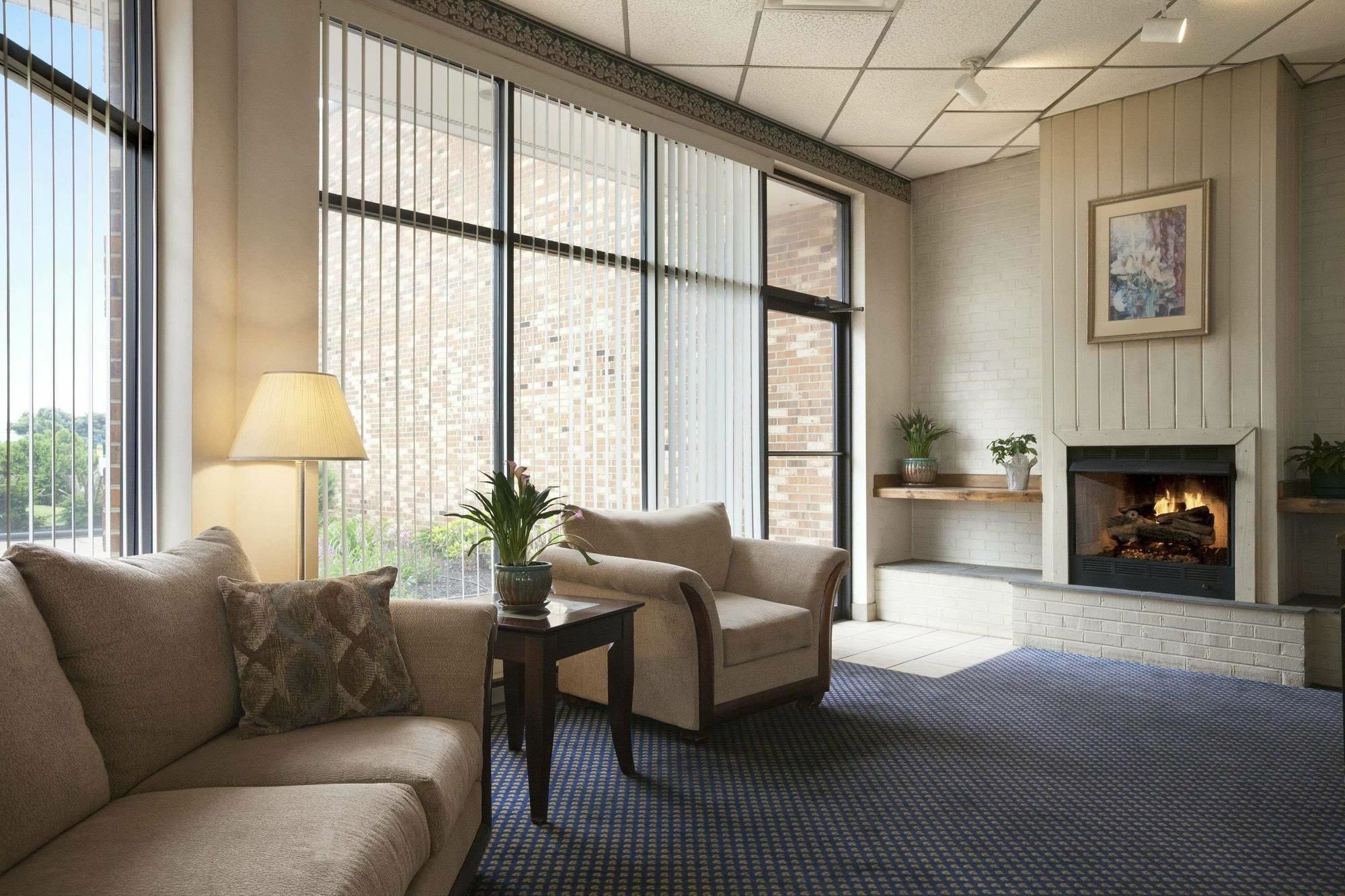 Days Inn By Wyndham Waynesboro Bagian luar foto